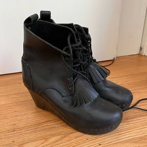 No 6 wedge clogs with removable kilty